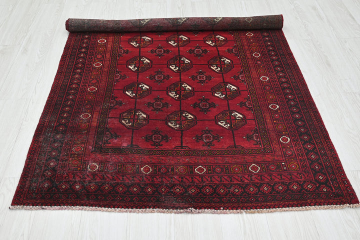 red Accent rug 3' 9" x 6' 2"