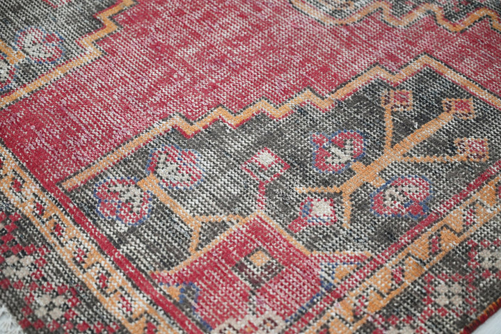 red Accent rug 3' 6" x 6' 0"