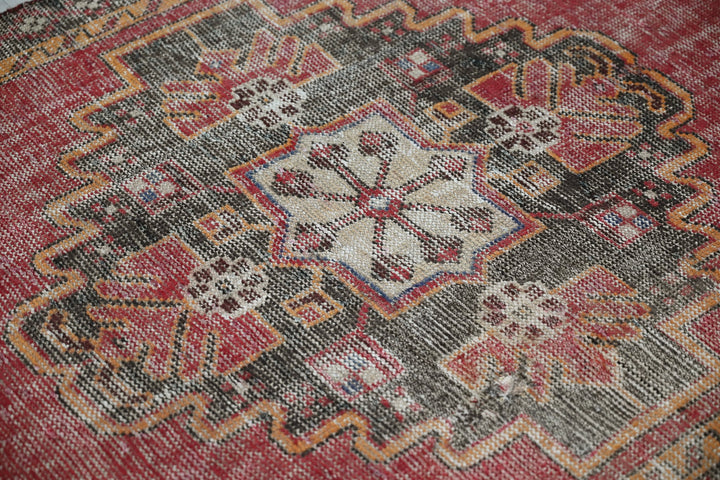 red Accent rug 3' 6" x 6' 0"
