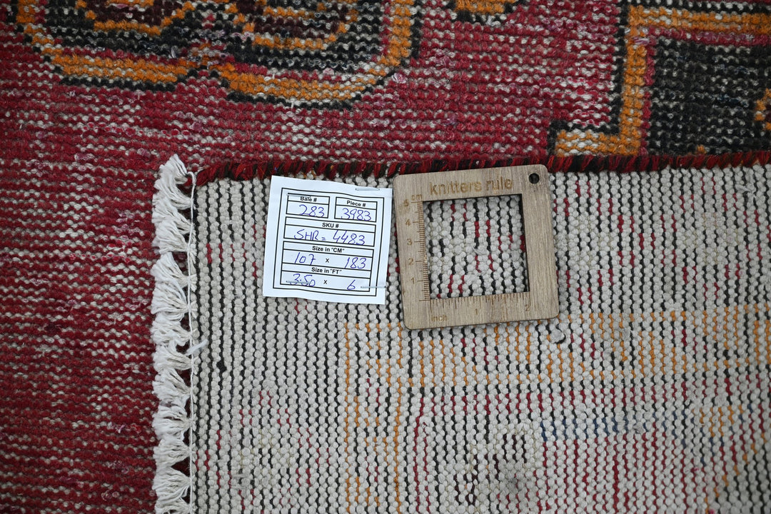 red Accent rug 3' 6" x 6' 0"