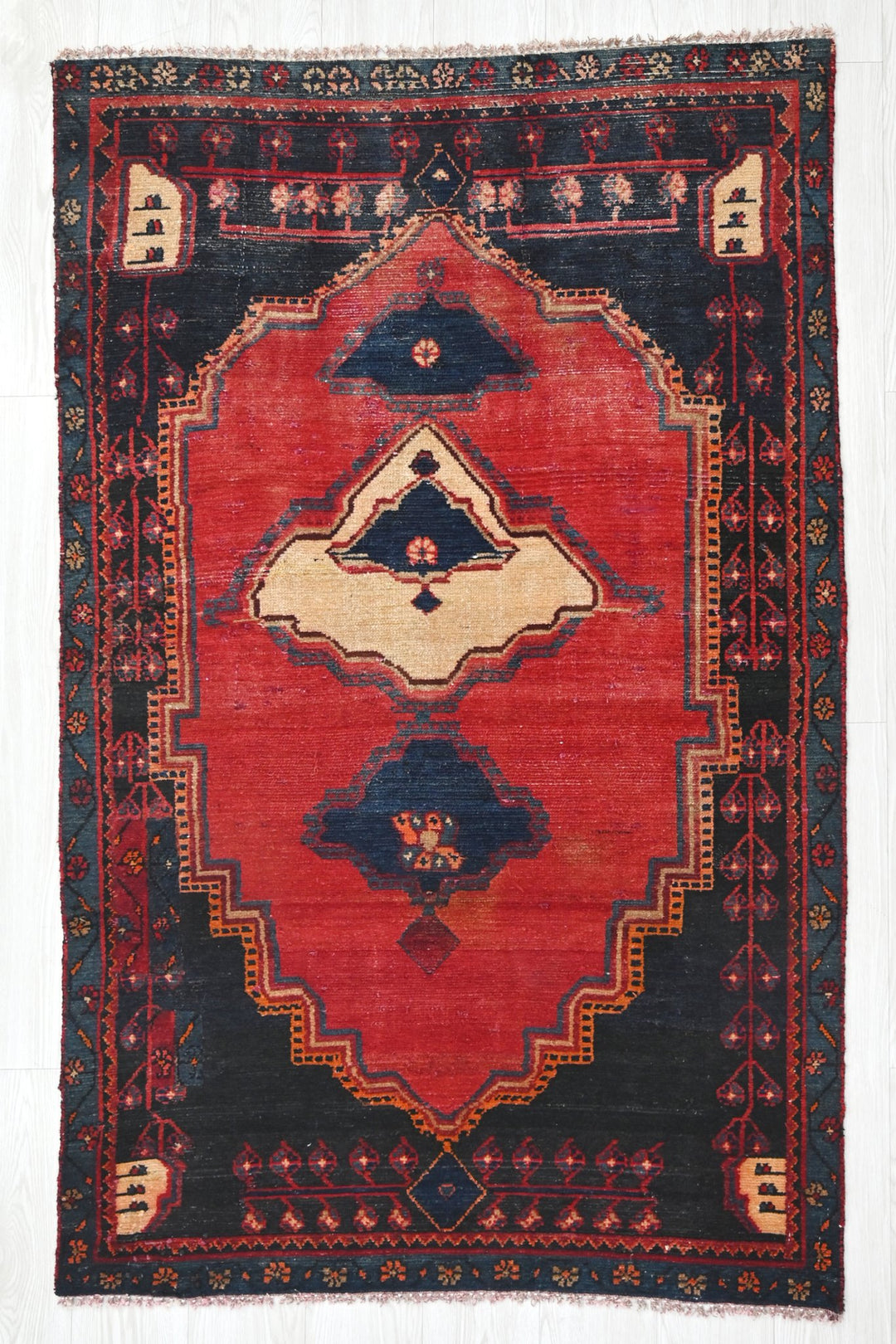 red Accent rug 3' 5" x 5' 6"