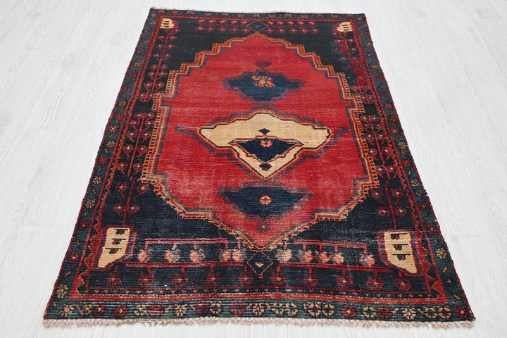 red Accent rug 3' 5" x 5' 6"