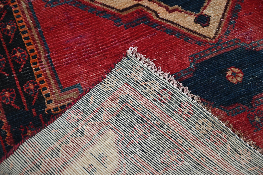 red Accent rug 3' 5" x 5' 6"