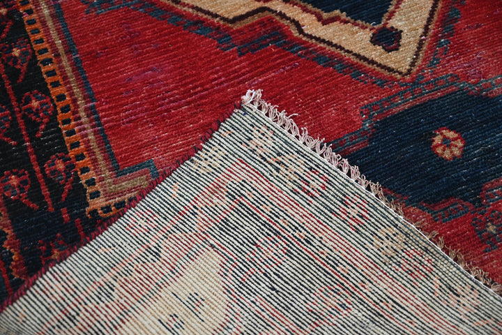 red Accent rug 3' 5" x 5' 6"