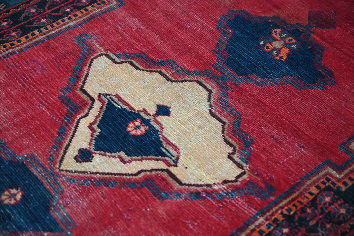 red Accent rug 3' 5" x 5' 6"