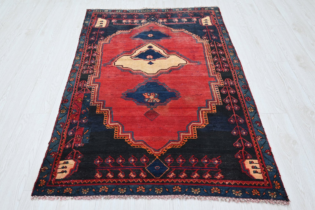 red Accent rug 3' 5" x 5' 6"