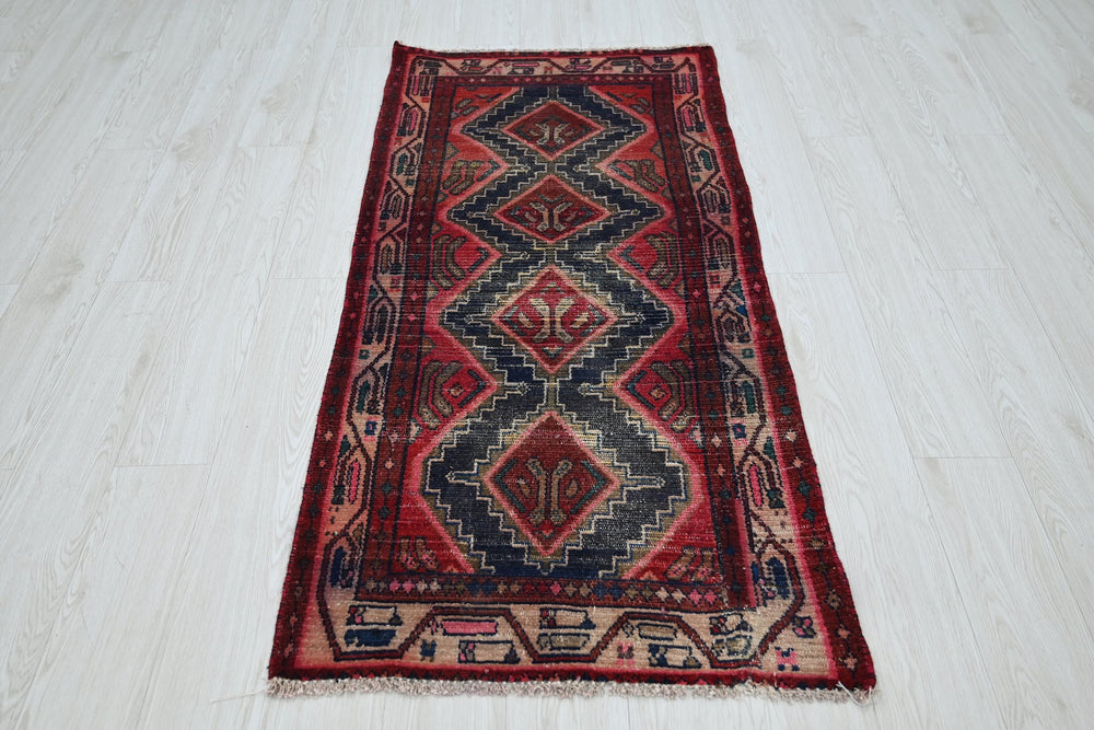 red Runner rug 2' 6" x 5' 6"
