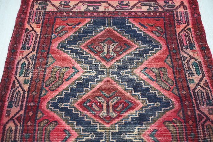 red Runner rug 2' 6" x 5' 6"
