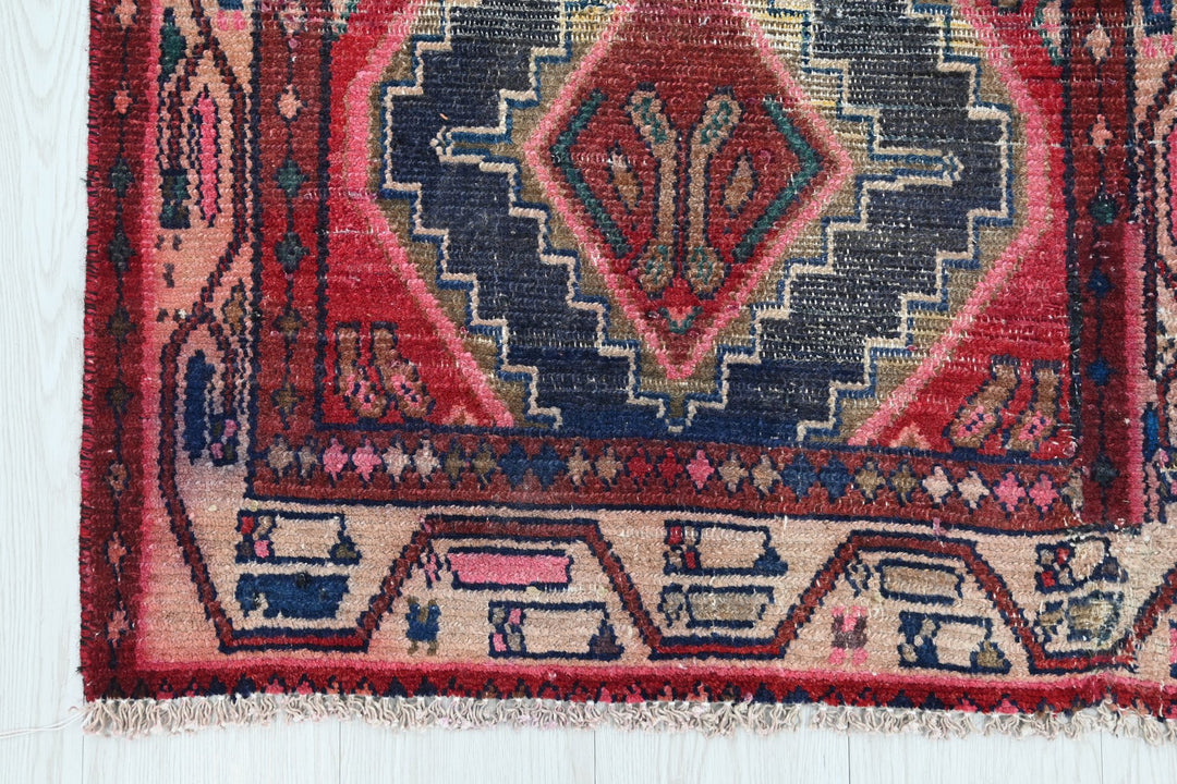red Runner rug 2' 6" x 5' 6"