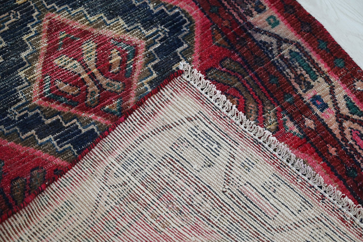 red Runner rug 2' 6" x 5' 6"