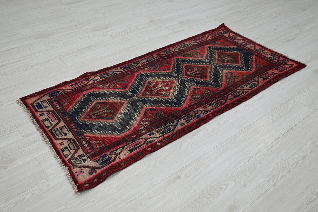 red Runner rug 2' 6" x 5' 6"