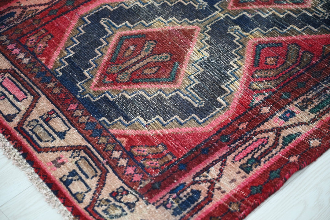 red Runner rug 2' 6" x 5' 6"