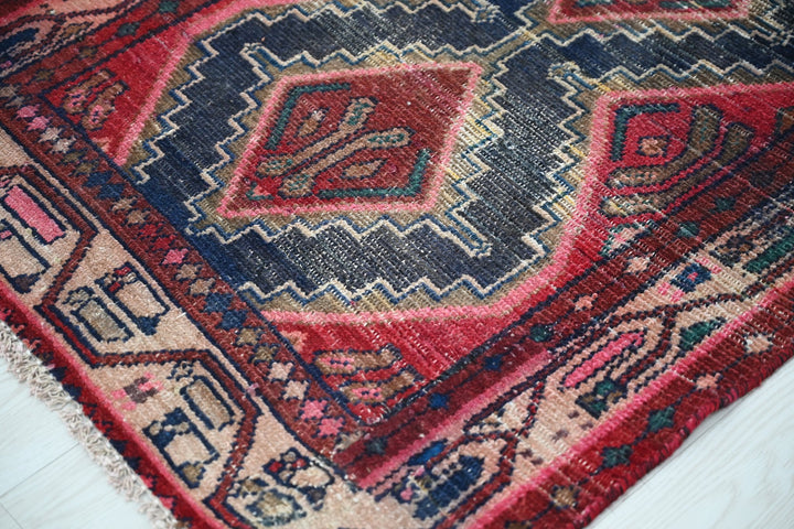 red Runner rug 2' 6" x 5' 6"