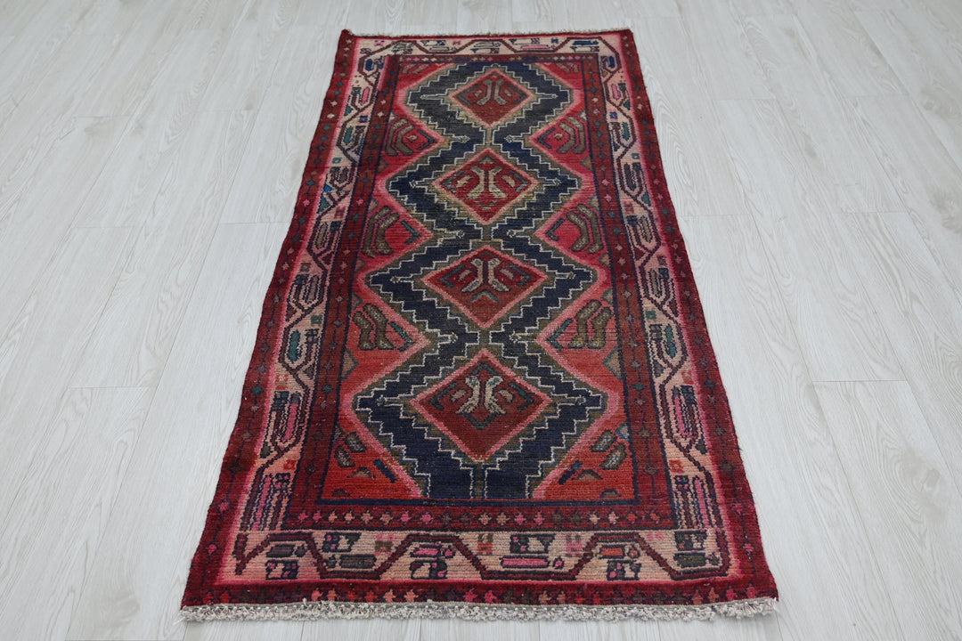 red Runner rug 2' 6" x 5' 6"