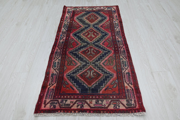 red Runner rug 2' 6" x 5' 6"