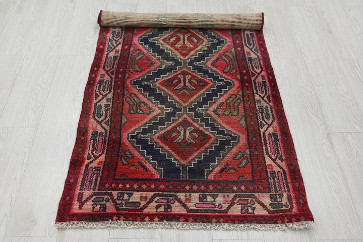 red Runner rug 2' 6" x 5' 6"