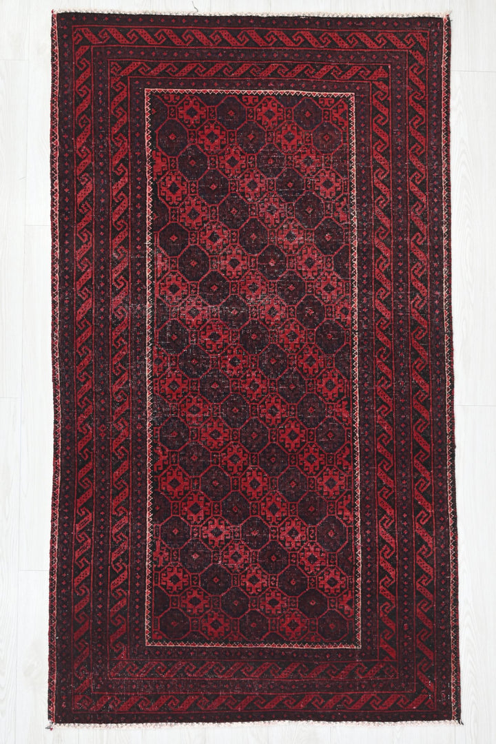 red Accent rug 3' 3" x 6' 2"