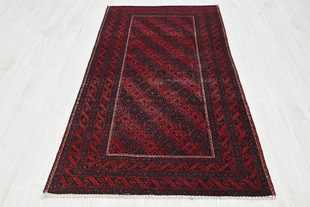 red Accent rug 3' 3" x 6' 2"