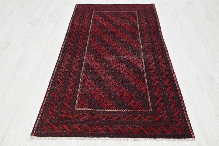 red Accent rug 3' 3" x 6' 2"