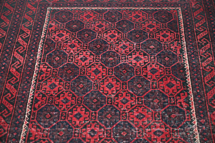 red Accent rug 3' 3" x 6' 2"