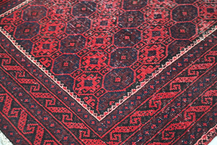 red Accent rug 3' 3" x 6' 2"