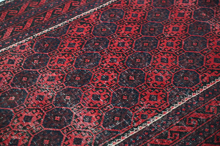 red Accent rug 3' 3" x 6' 2"
