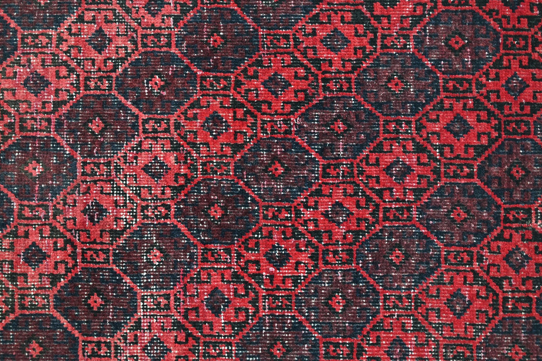 red Accent rug 3' 3" x 6' 2"
