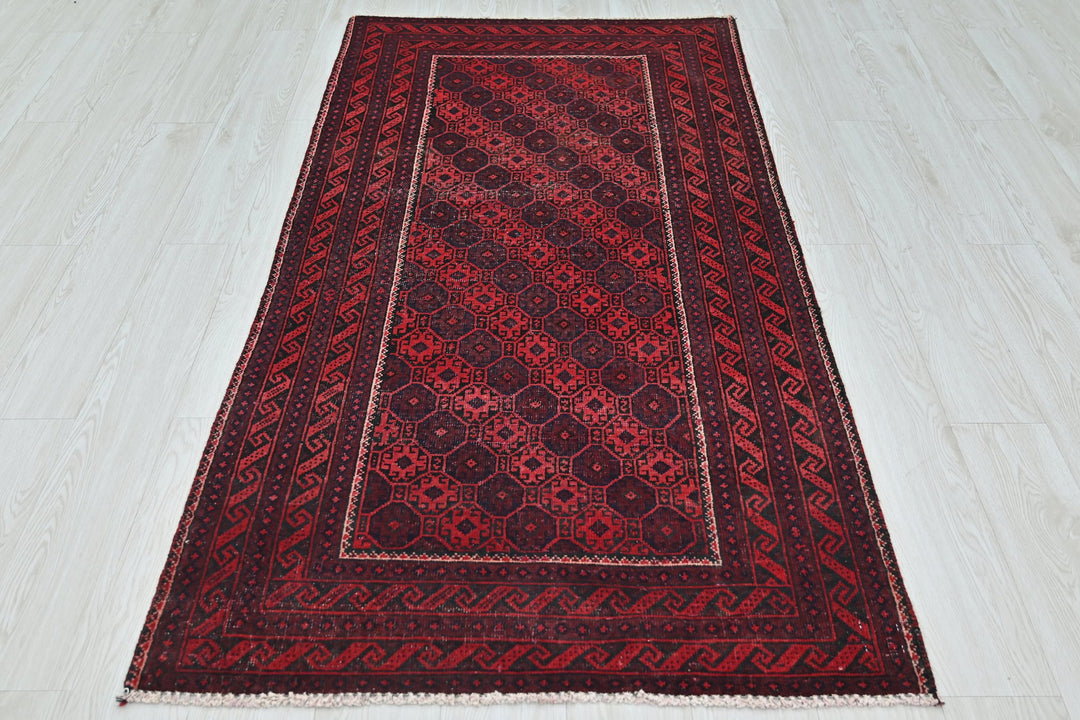 red Accent rug 3' 3" x 6' 2"