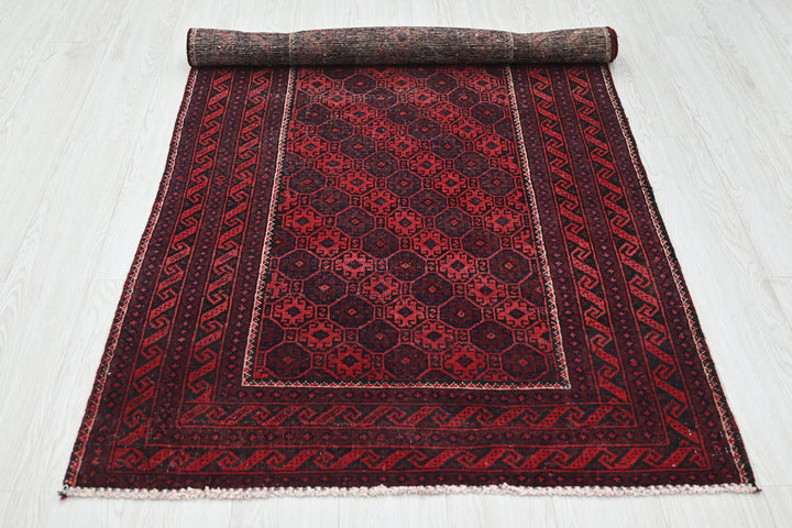 red Accent rug 3' 3" x 6' 2"