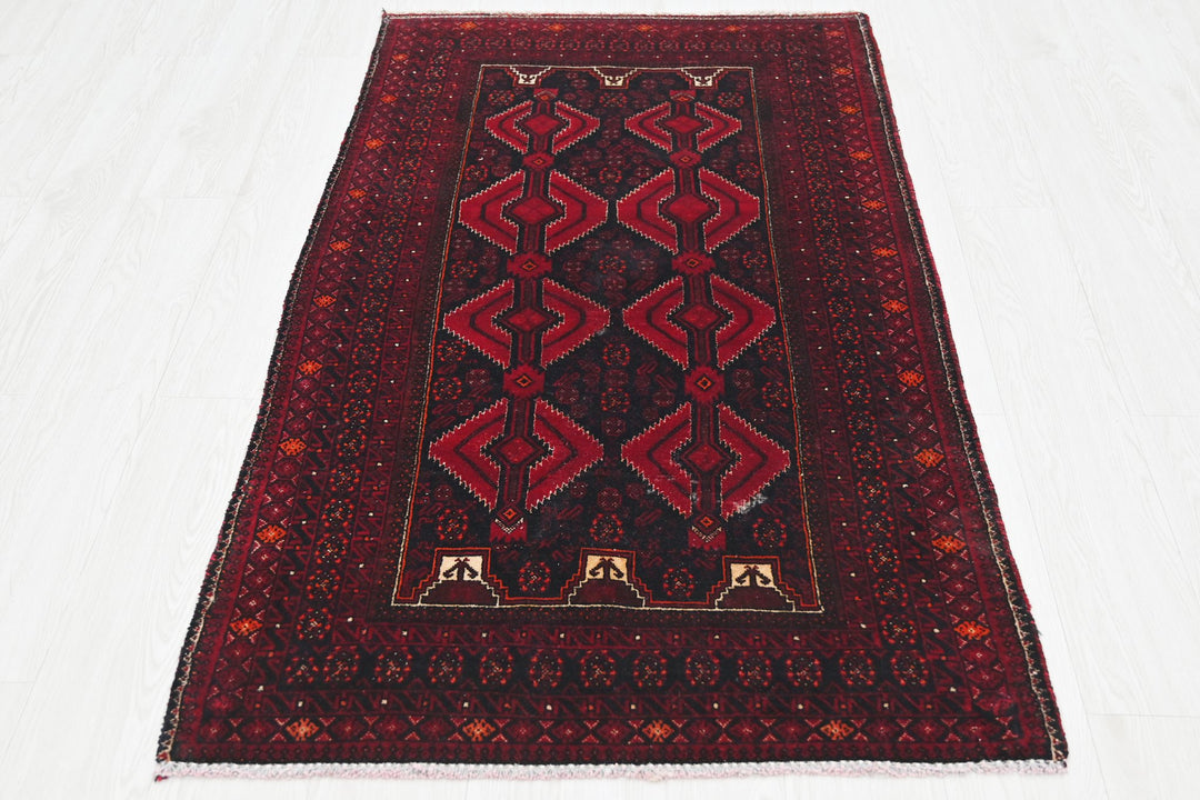 red Accent rug 2' 11" x 5' 3"