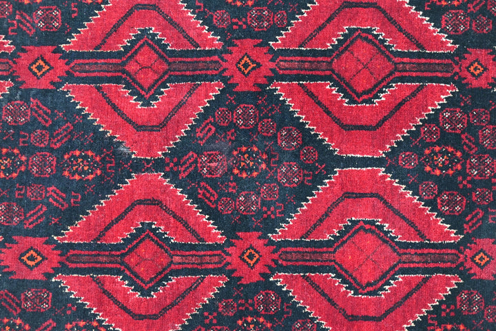 red Accent rug 2' 11" x 5' 3"
