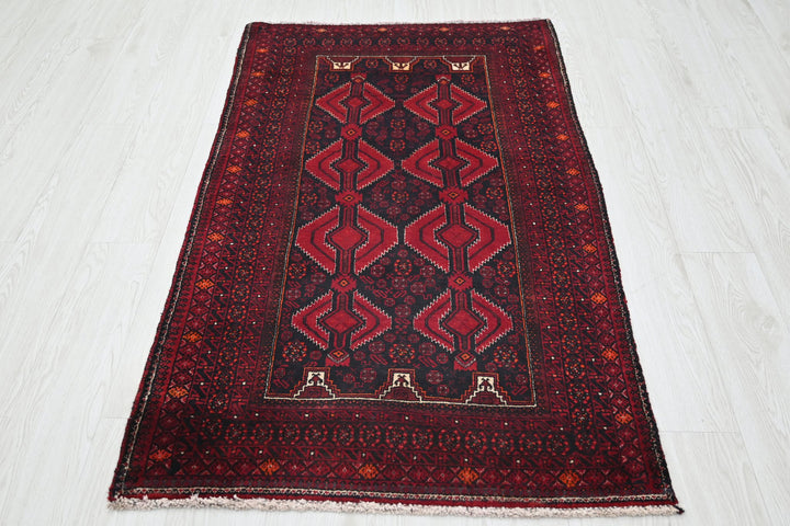 red Accent rug 2' 11" x 5' 3"