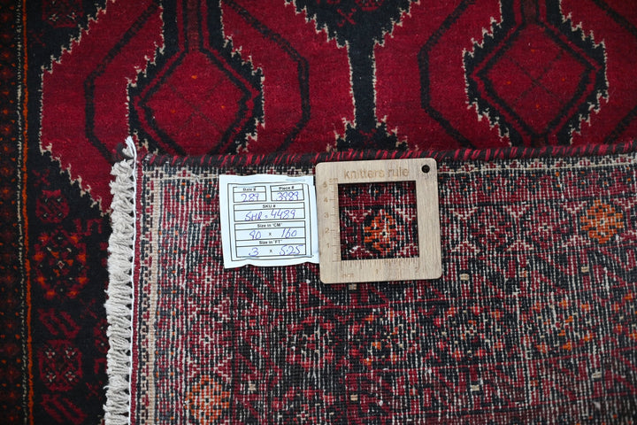red Accent rug 2' 11" x 5' 3"