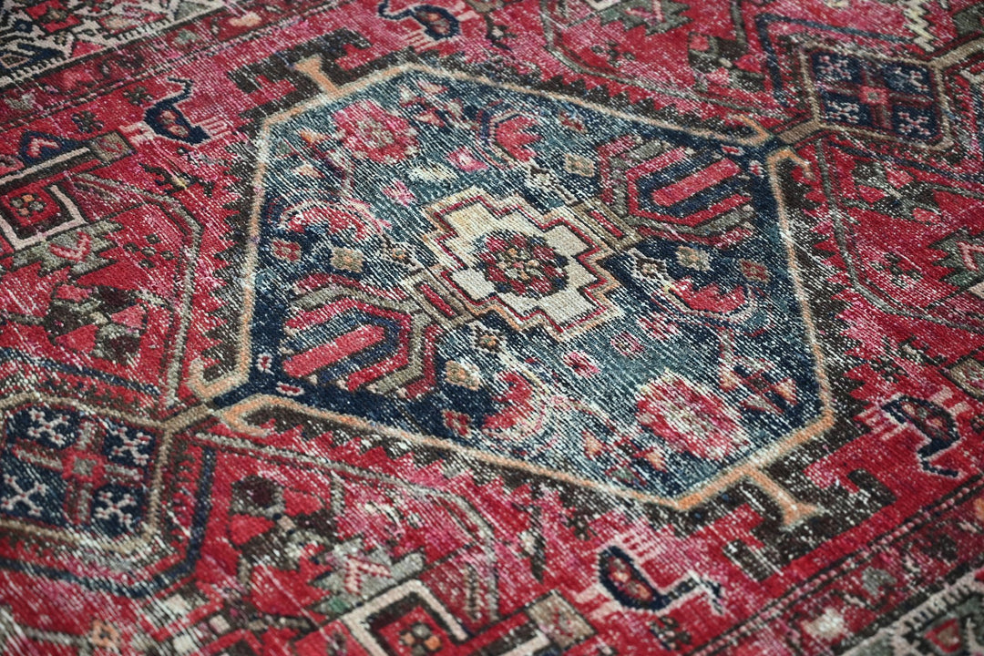 red Medium rug 3' 9" x 6' 7"