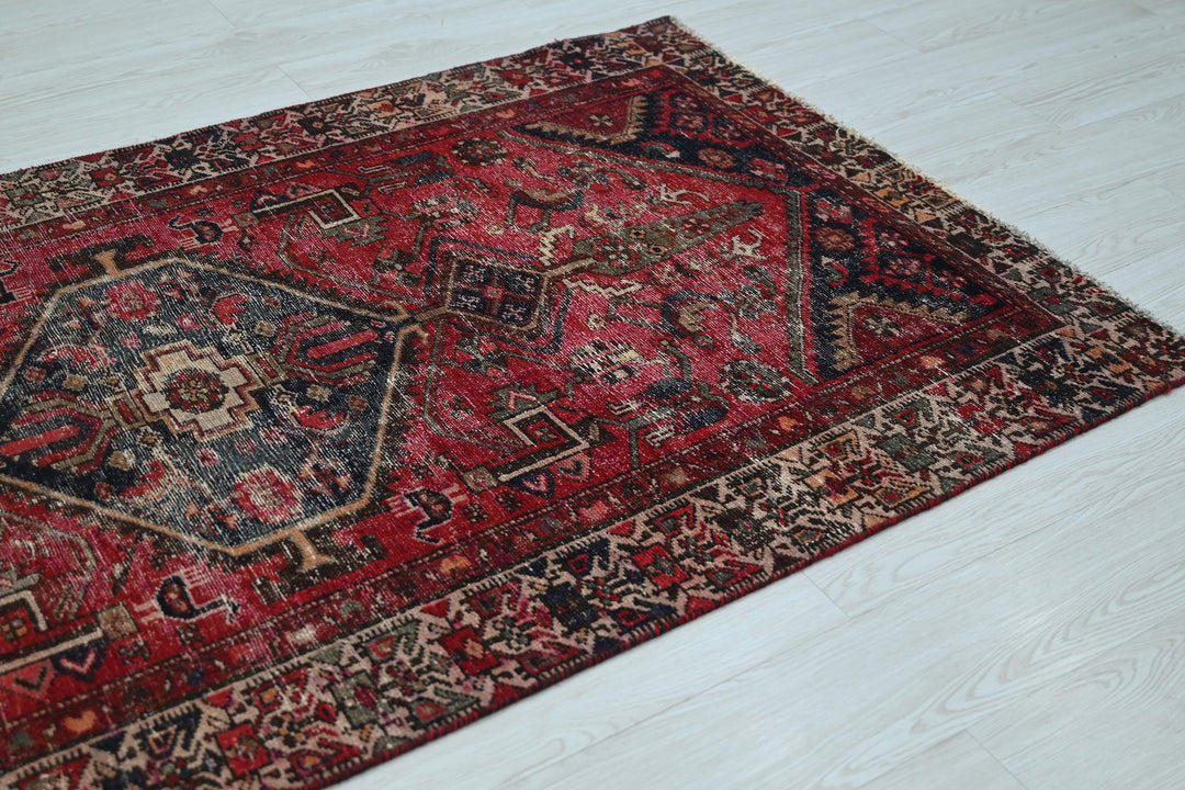 red Medium rug 3' 9" x 6' 7"
