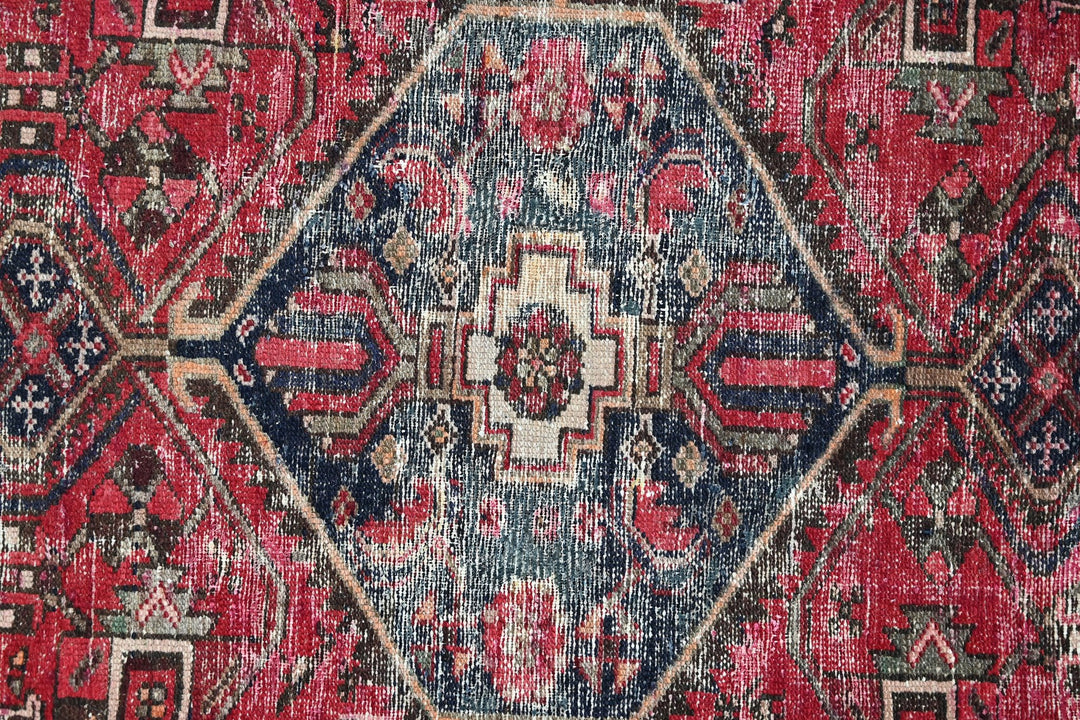 red Medium rug 3' 9" x 6' 7"