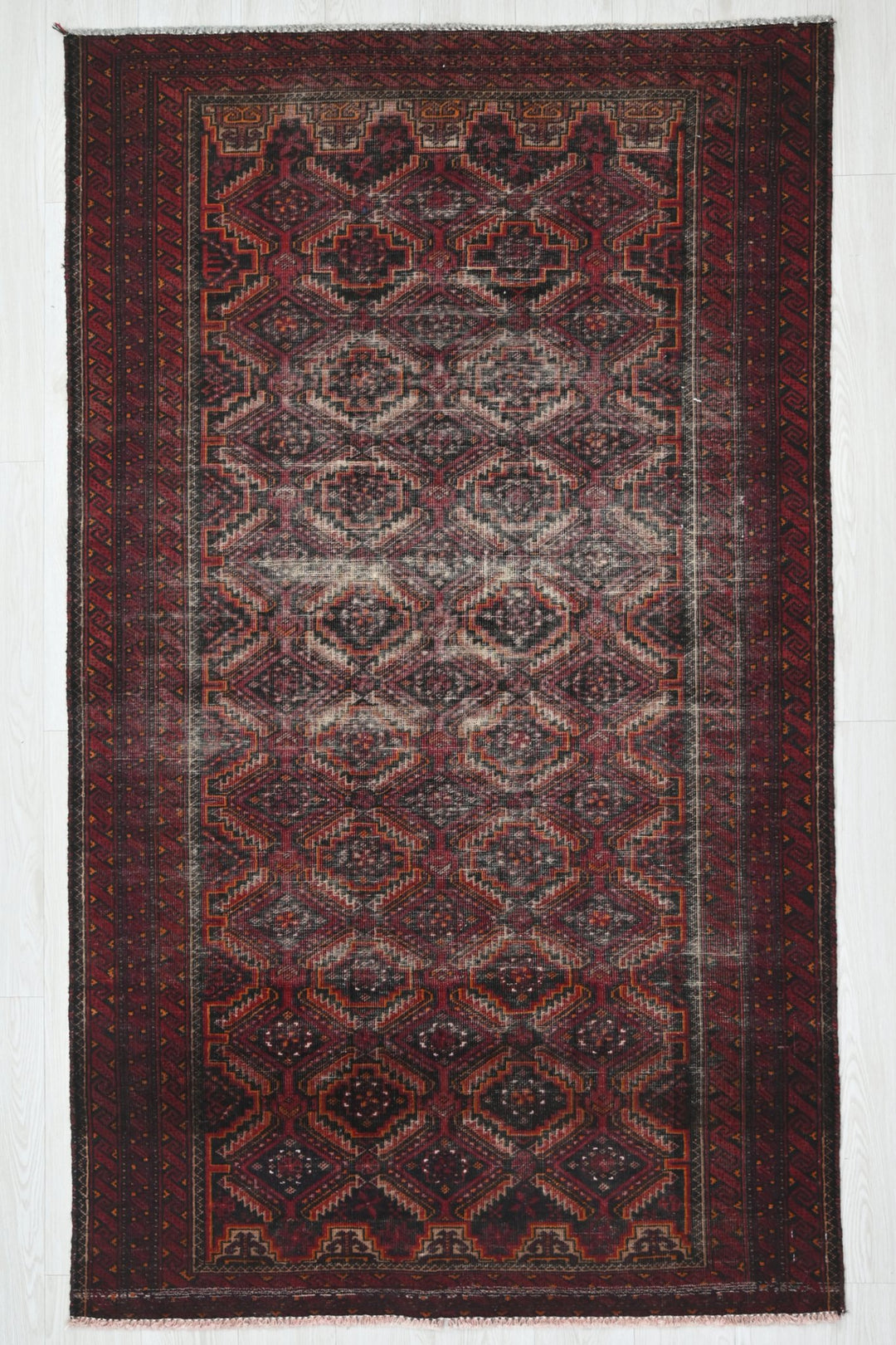 red Medium rug 3' 11" x 7' 1"