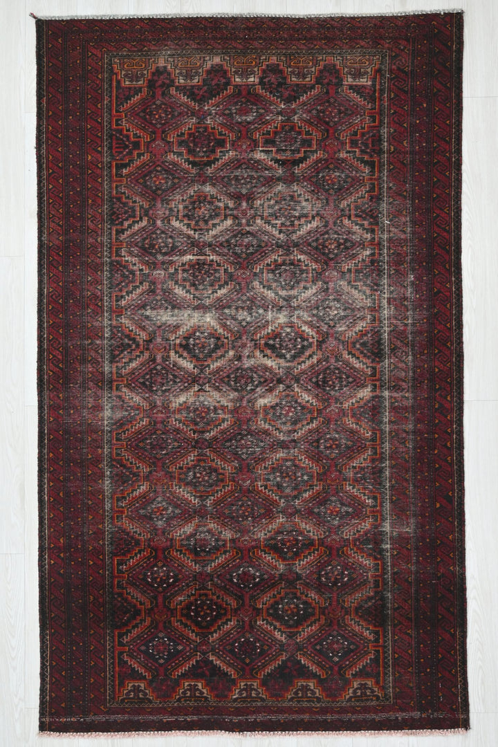 red Medium rug 3' 11" x 7' 1"