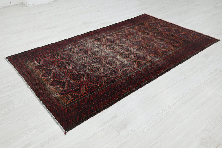 red Medium rug 3' 11" x 7' 1"