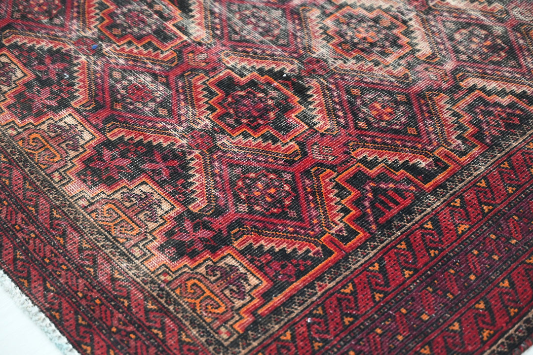 red Medium rug 3' 11" x 7' 1"