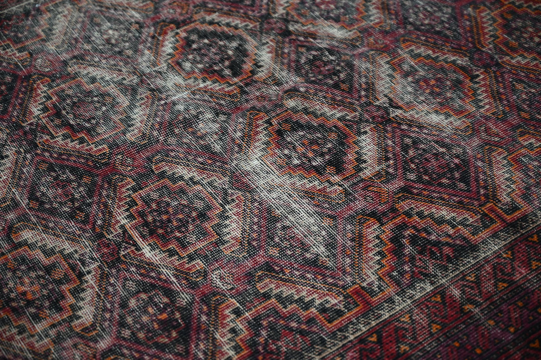 red Medium rug 3' 11" x 7' 1"
