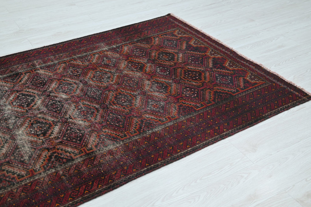 red Medium rug 3' 11" x 7' 1"