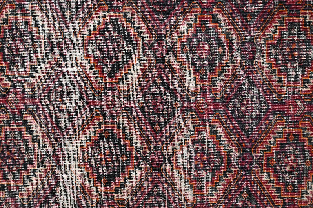red Medium rug 3' 11" x 7' 1"