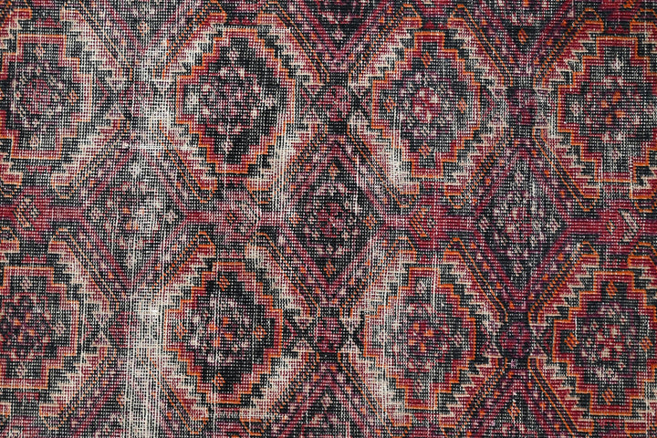 red Medium rug 3' 11" x 7' 1"