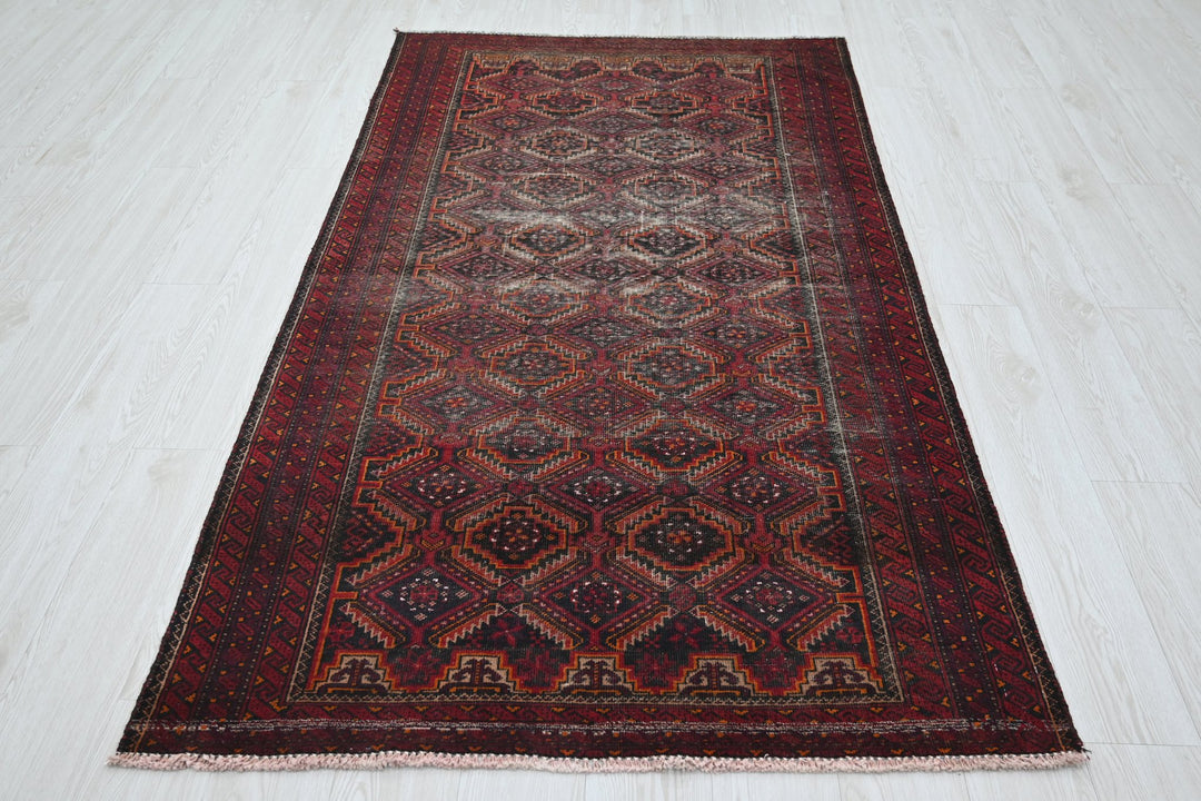 red Medium rug 3' 11" x 7' 1"