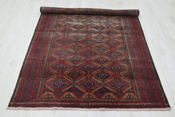 red Medium rug 3' 11" x 7' 1"