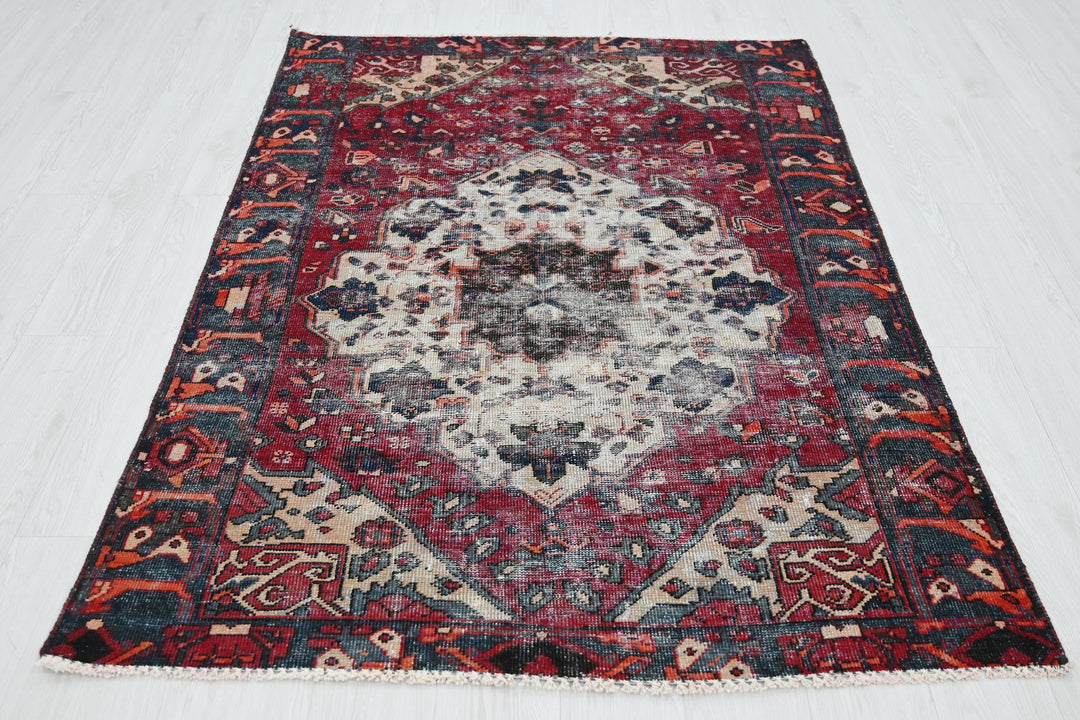 red Accent rug 4' 2" x 6' 3"