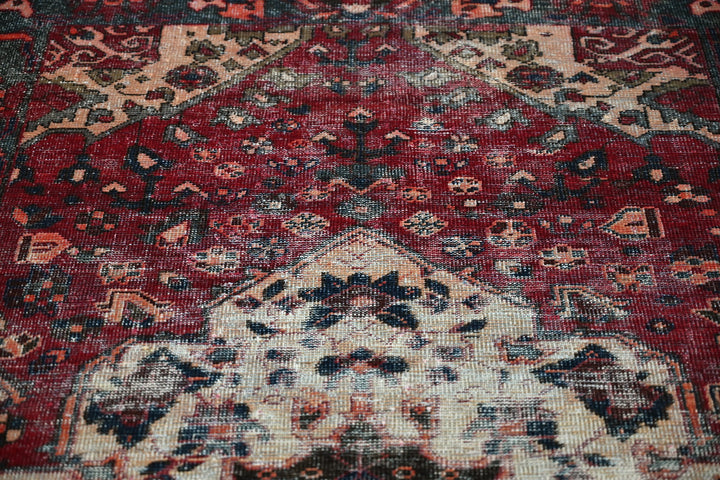 red Accent rug 4' 2" x 6' 3"