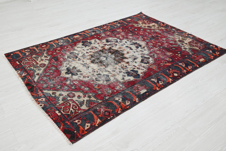 red Accent rug 4' 2" x 6' 3"