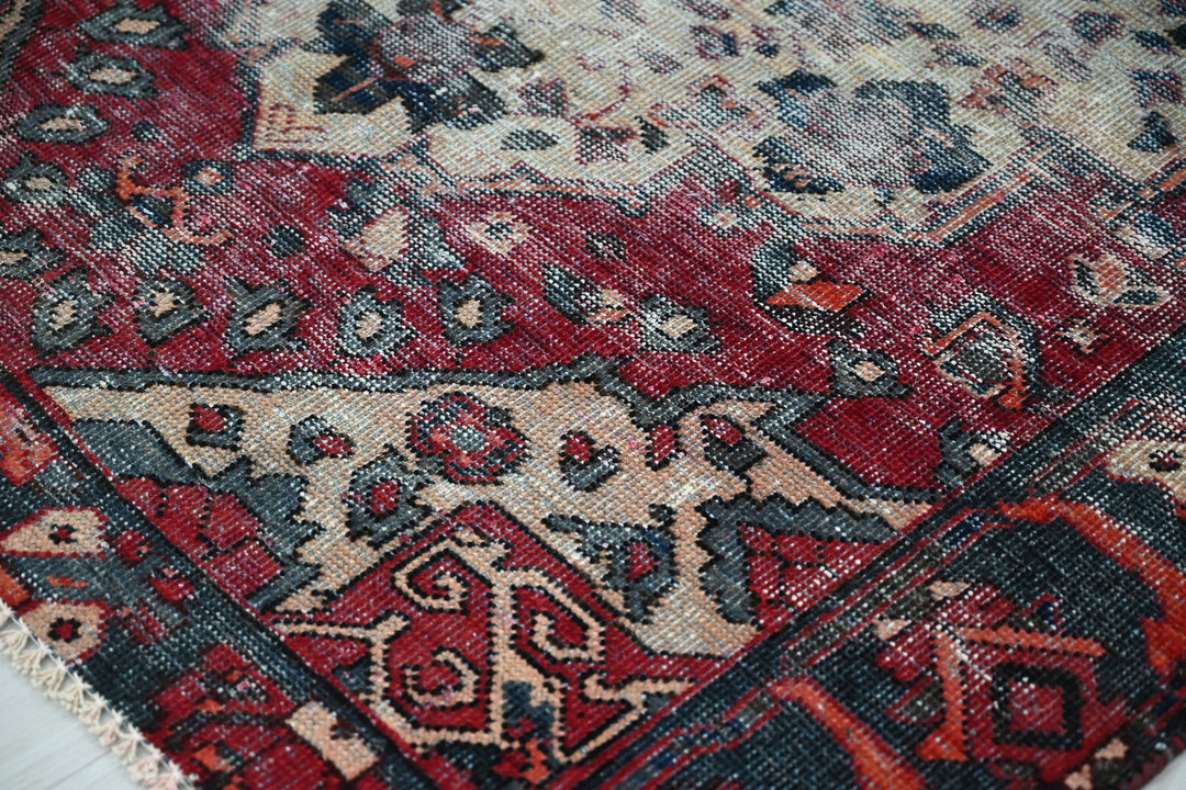 red Accent rug 4' 2" x 6' 3"